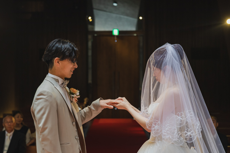 永遠の愛を誓う指輪交換