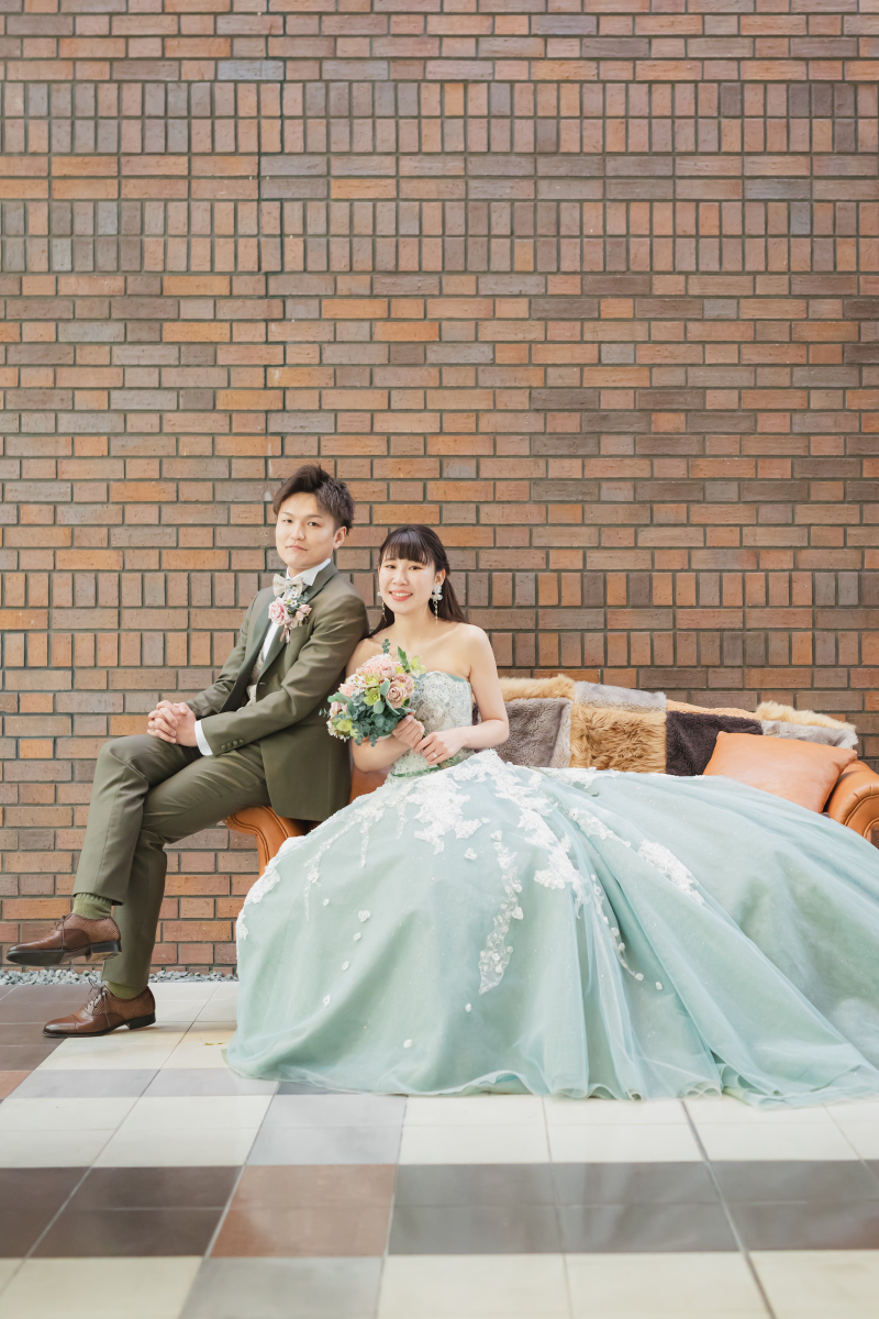 moment_カラードレスが豊富