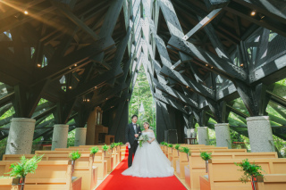 【緑に囲まれたチャペルで撮影】迎賓館フォトウェディング