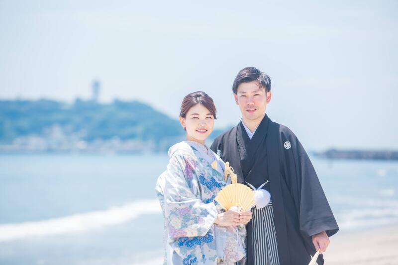 江の島を背景に