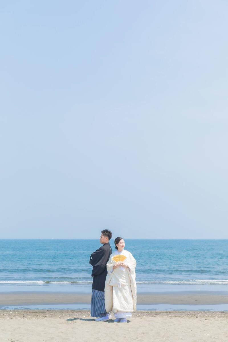 青い空、青い海を背景に