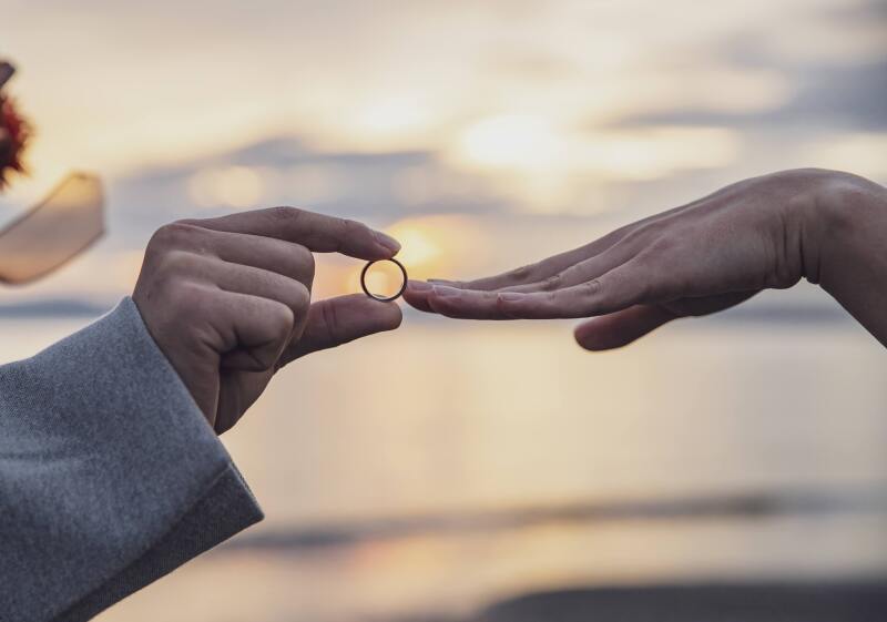 夕暮れに溶け込むような演出も