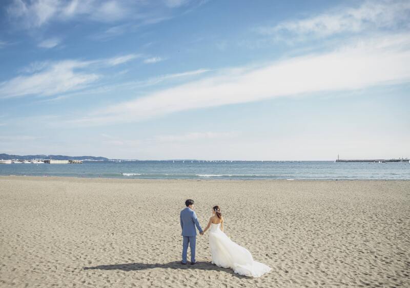 海辺にポツンと二人だけ