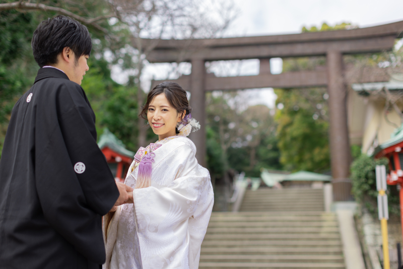 サロンからお車で送迎し、神社へ