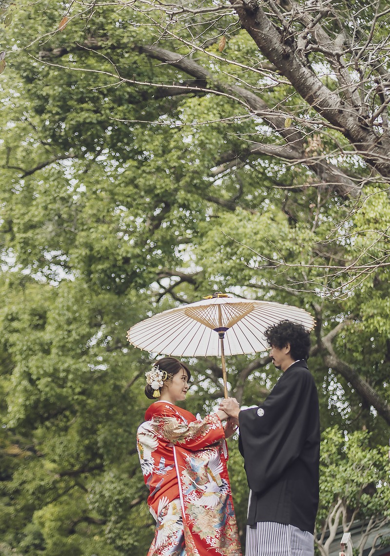 鳥居の下でお二人だけ