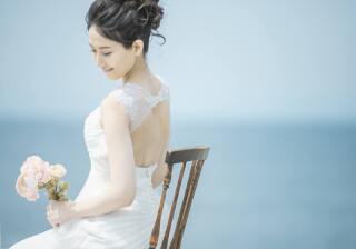 海辺のアンティーク椅子の設置