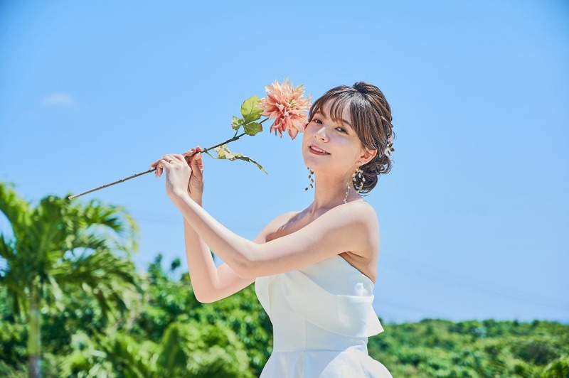 海辺のフォトウェディングは、スタジオ撮影や東京駅のような雰囲気とはまた違った魅力があります