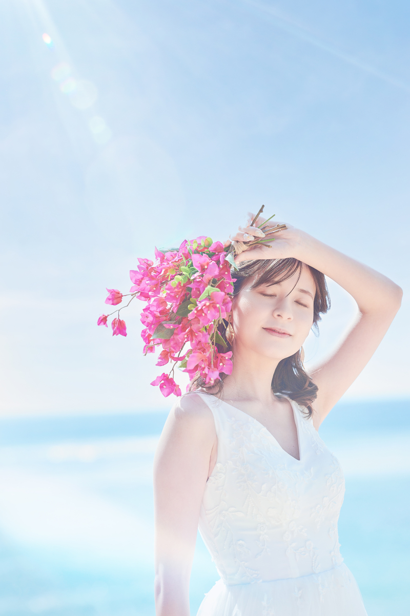 海辺のフォトウェディングは、スタジオ撮影や東京駅のような雰囲気とはまた違った魅力があります