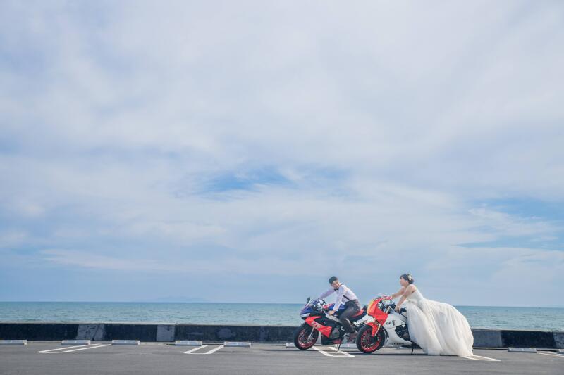 【＆ 車・バイク】自動車やバイクと共にフォトウェディング