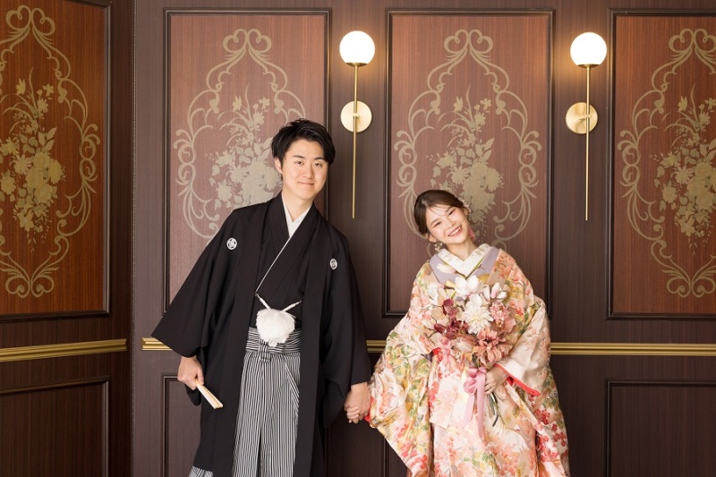 仲良く手を取り合って!