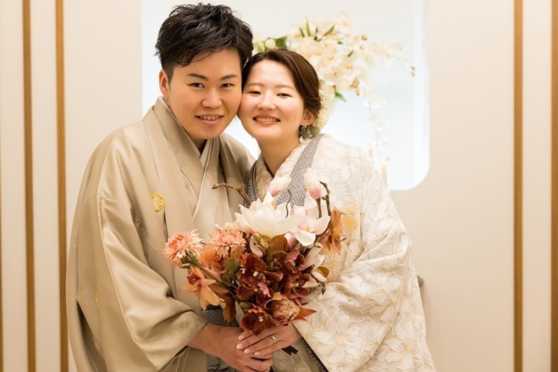 頬を寄せ合って