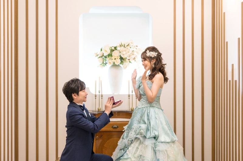 チャペルの前でプロポーズ…♡
