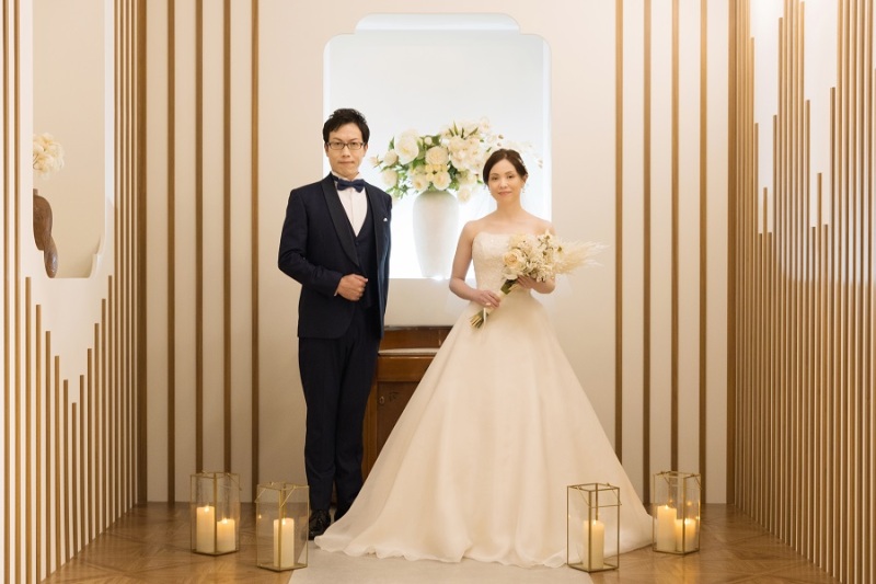 チャペルの前で