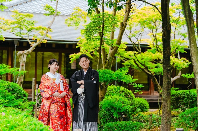 建物をバックに!