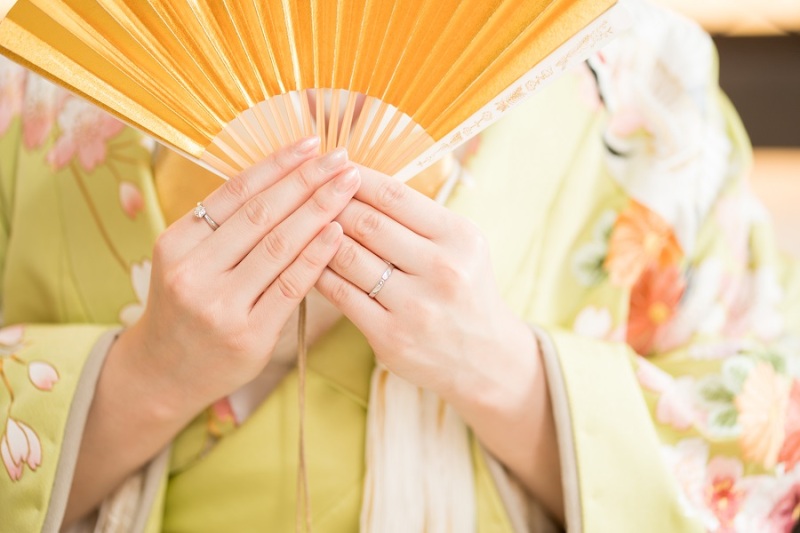 素敵な指輪が光るお手元のショット