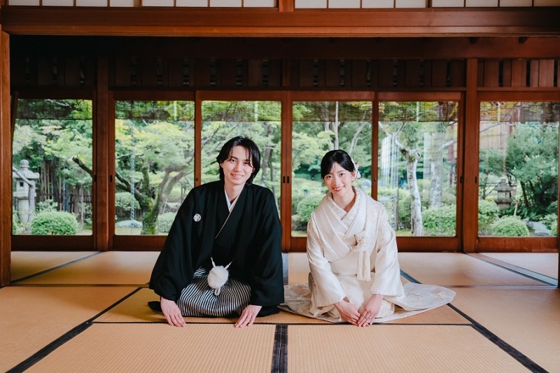 お茶室で正座ポーズ！