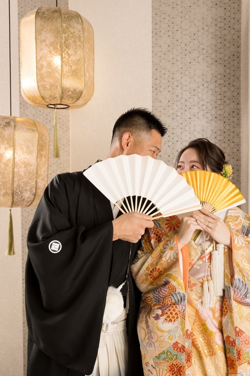 扇子でお顔を隠して！