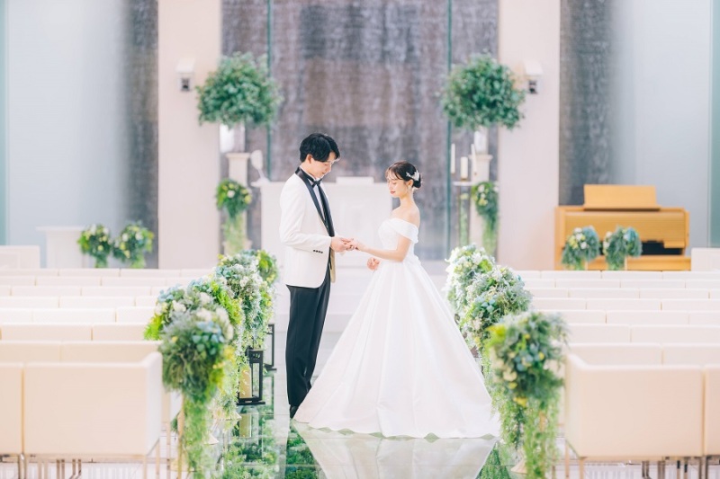 ★雨天時も撮影可能★チャペルロケーション撮影 - 洋装1着＆100カット付き｜衣裳アップなし、交通費・土日祝日アップ料金無料