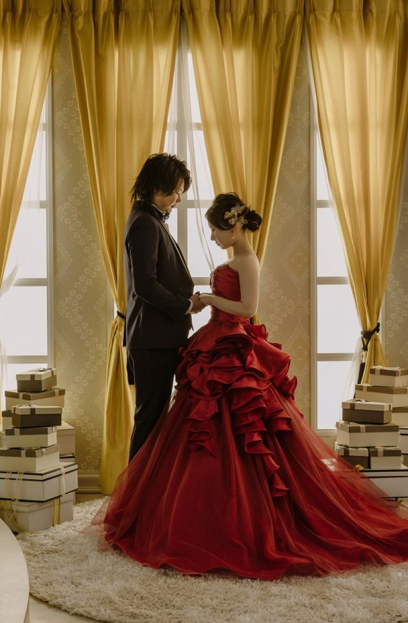 手を取り合って…