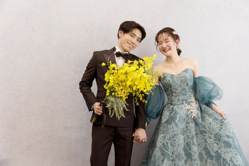 次はカラードレスにお色直し！