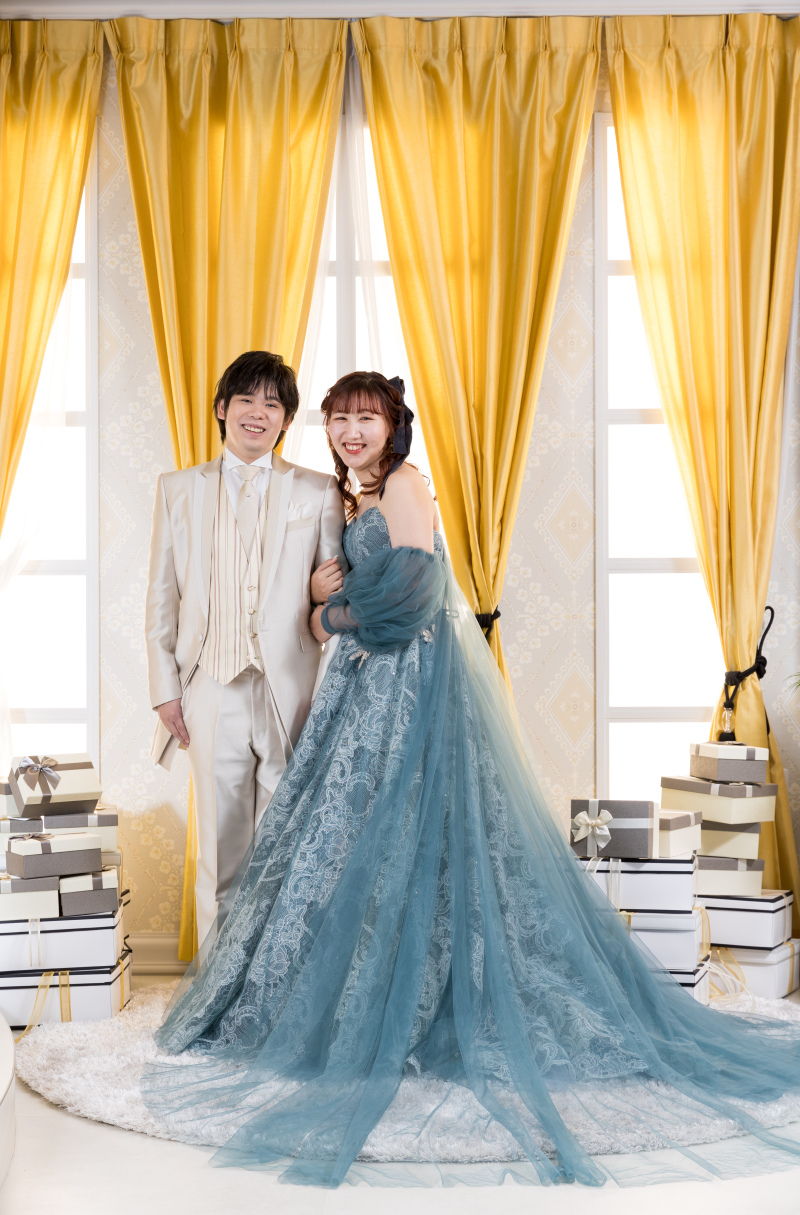 3着目はエメラルドグリーンのカラードレス