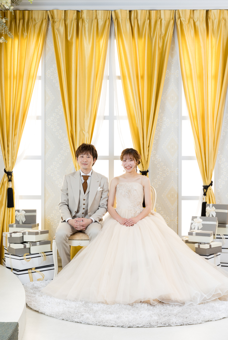 お色直しは淡いベージュコーデ