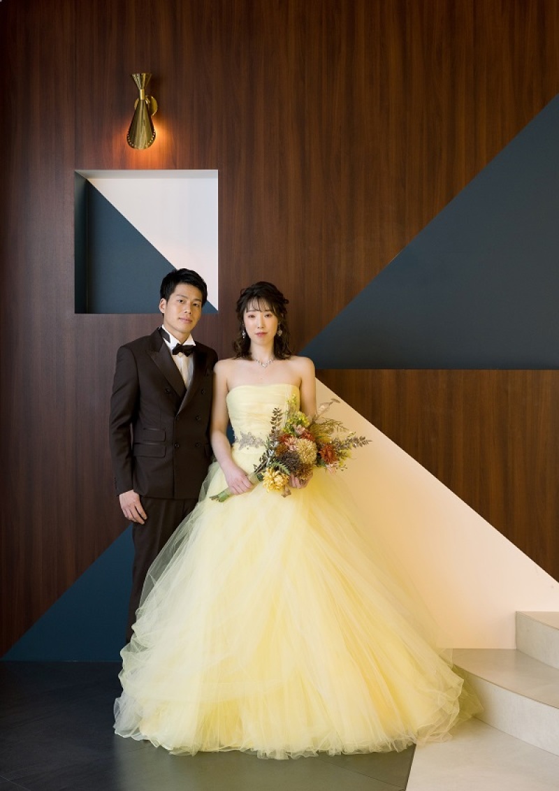 イエローのカラードレスにお着替え