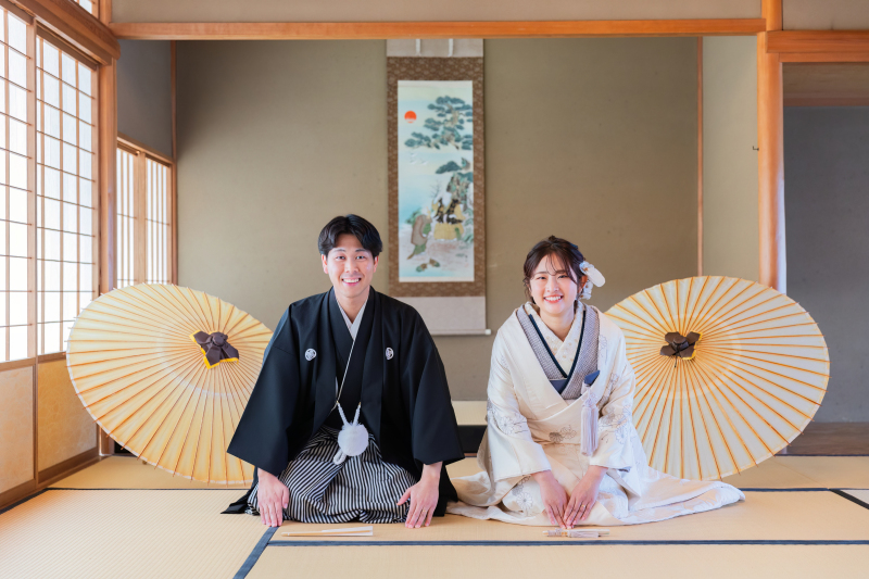 和室にて正座ショット