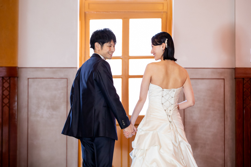 後ろ向きショット