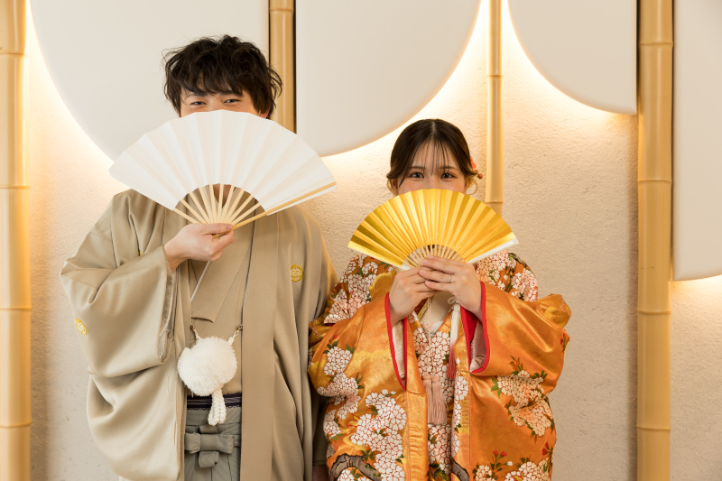 扇子でお口元隠し