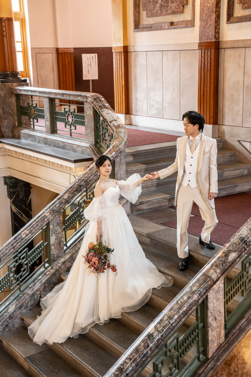 大階段でエスコート