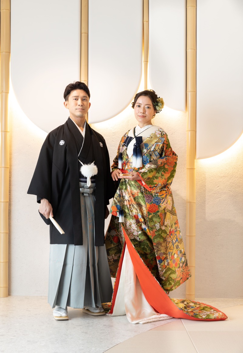 白地の背景×色打掛