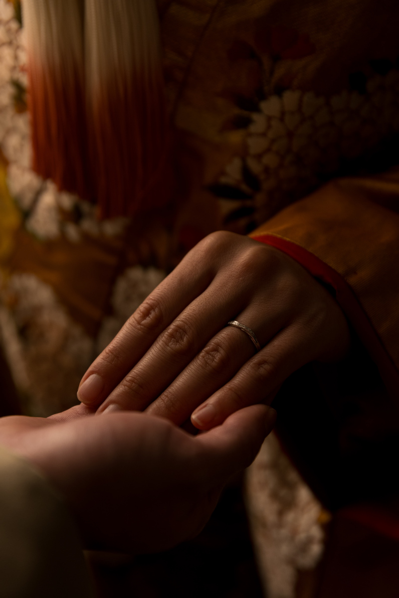 指輪が輝く...