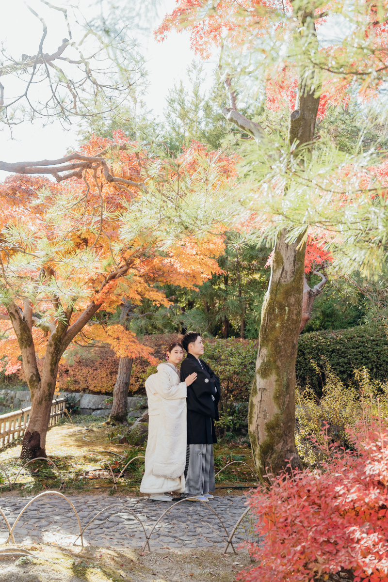 紅葉に囲まれながら