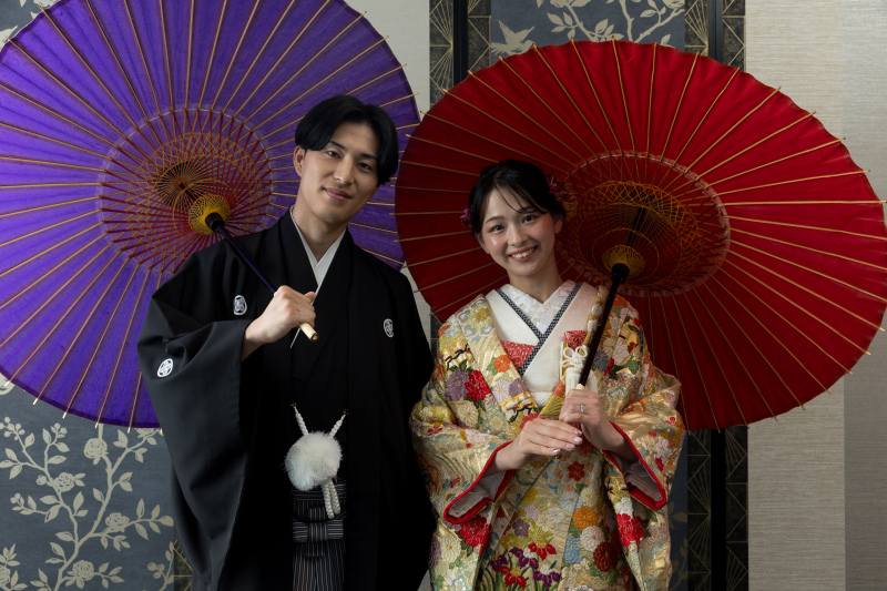 鮮やかな和傘を使って