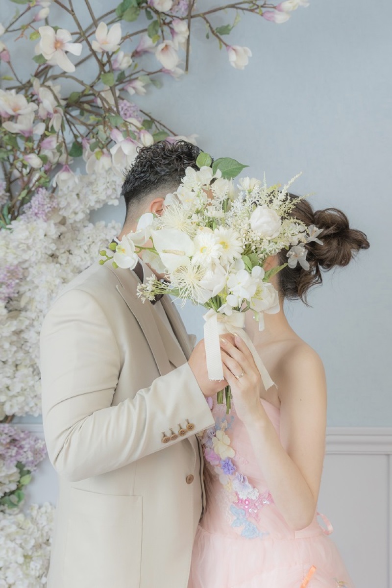 純白ブーケでお顔顔隠しカットも♡