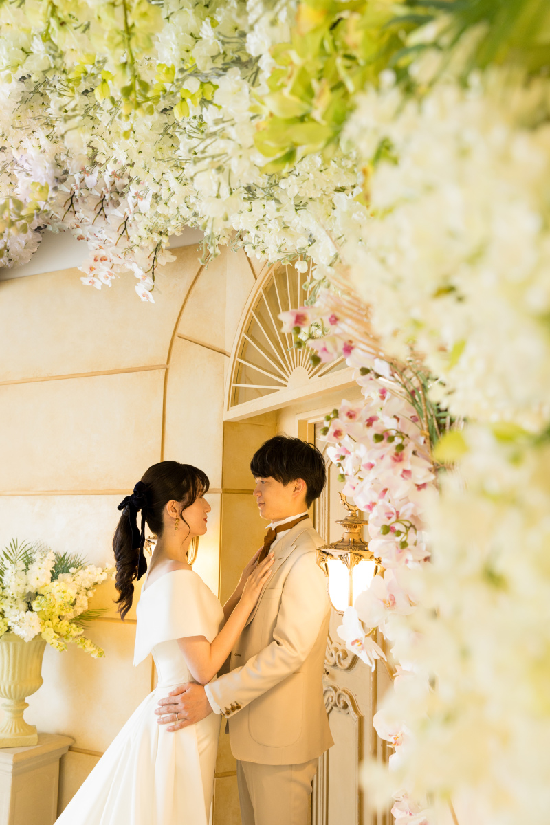 扉の前で寄り添って...