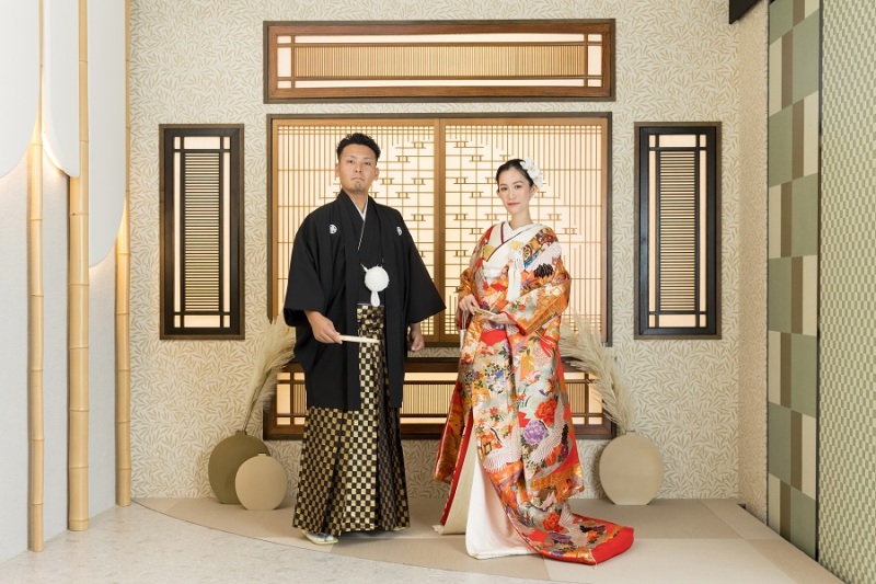 王道朱色の華やかな色打掛からご撮影スタート♩