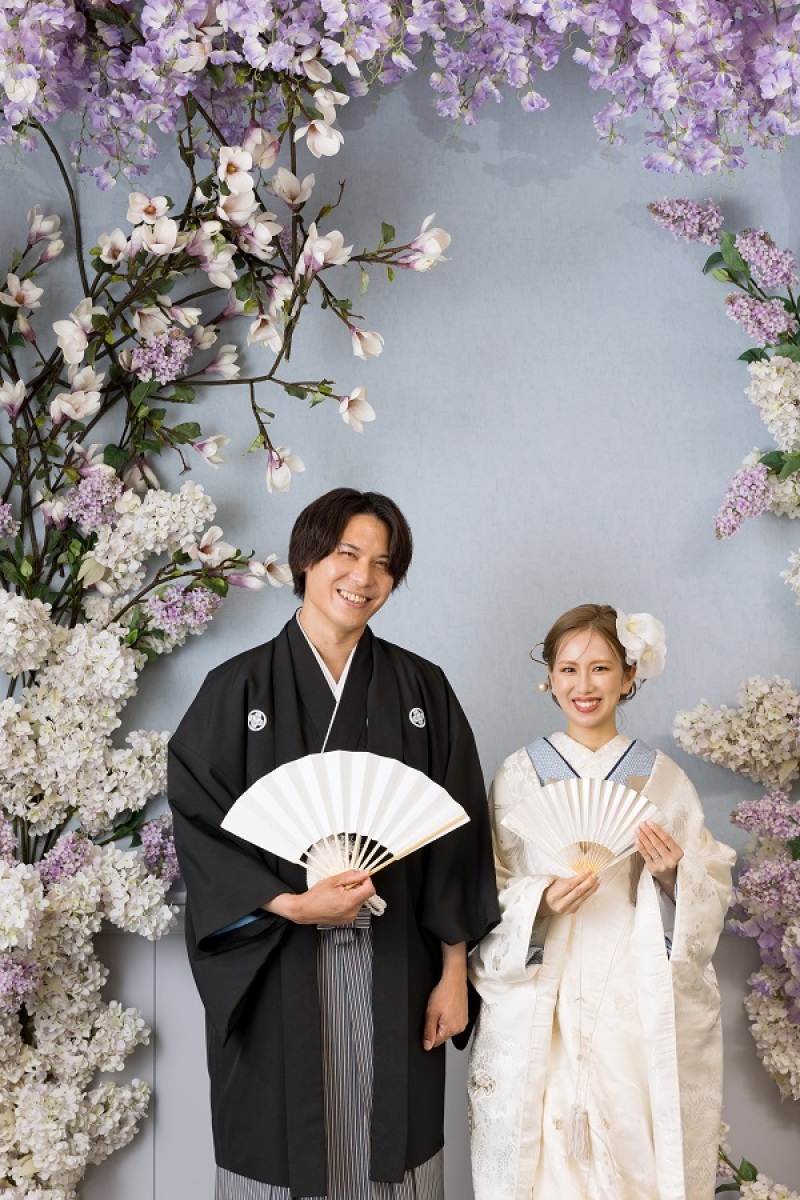 和装で扇子のショット