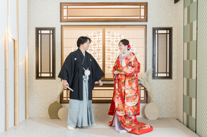 見つめ合って。