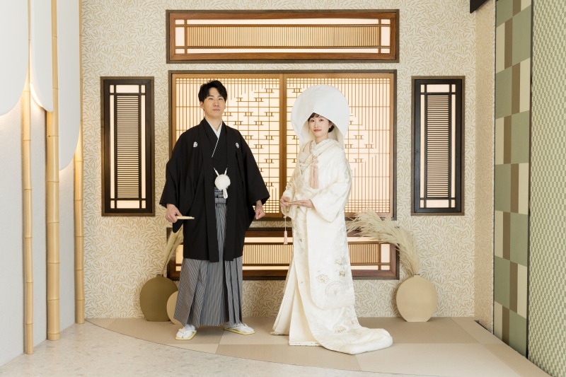 スタジオは綿帽子を着用してかっちりと