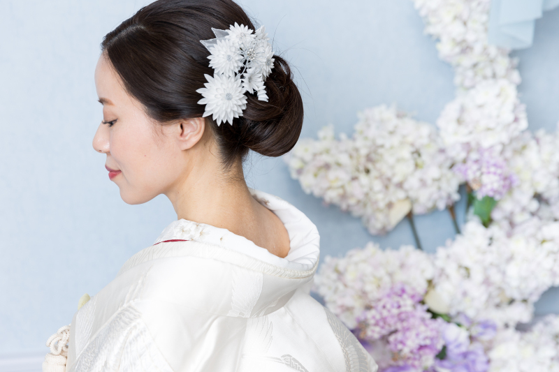 白いお衣裳には白い髪飾り