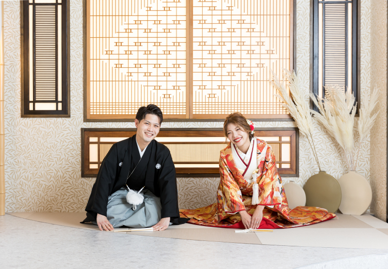 \障子で定番お辞儀ポーズ/