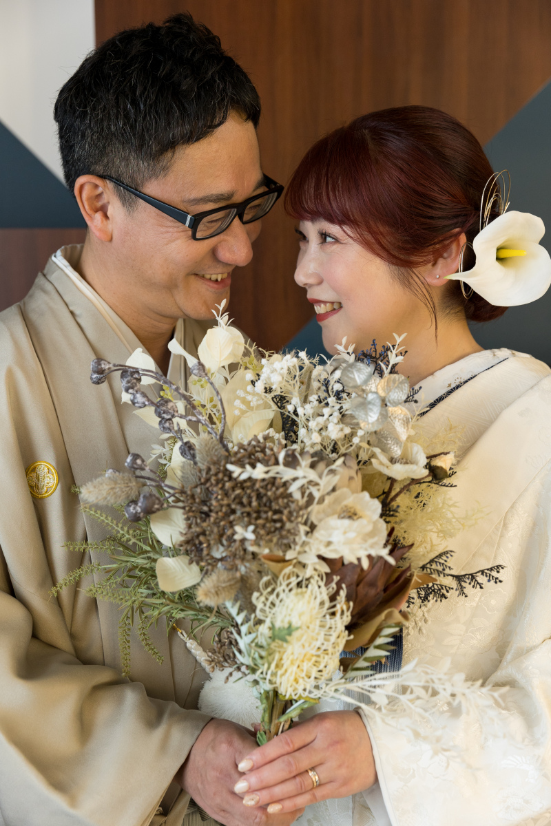 お二人でブーケを持って