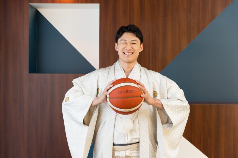 バスケットボールを持って!