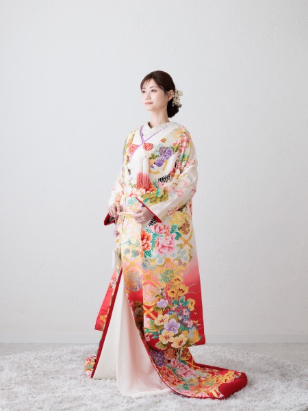 Photo Maison écrin 名古屋店_色打掛・着物が豊富