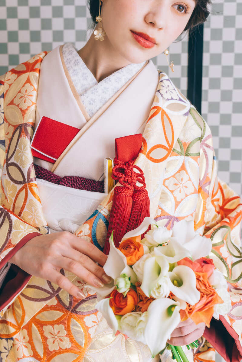 和装の胸元にもこだわりを詰めて