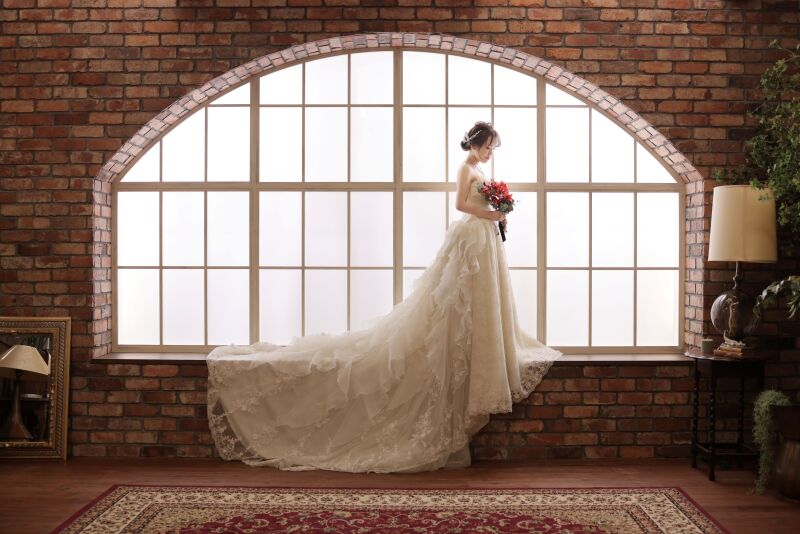 長いトレーンを活かしたソロショット♡