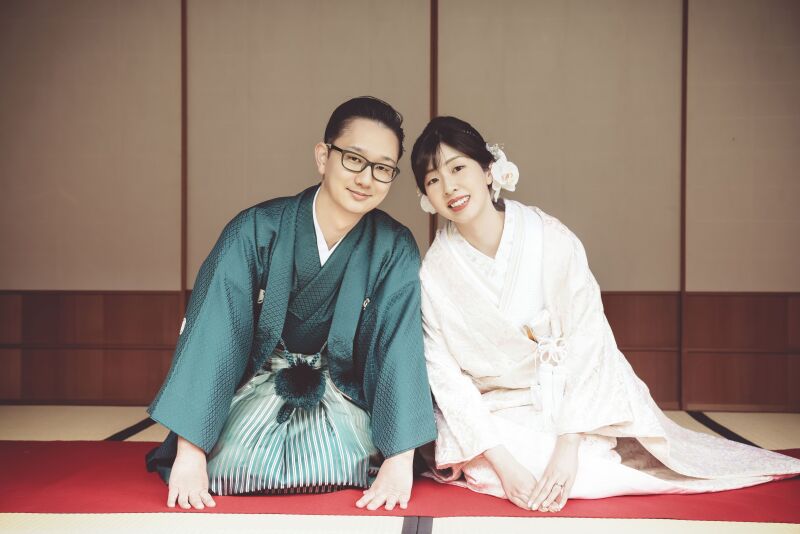 二の丸庭園 和室で正座フォト