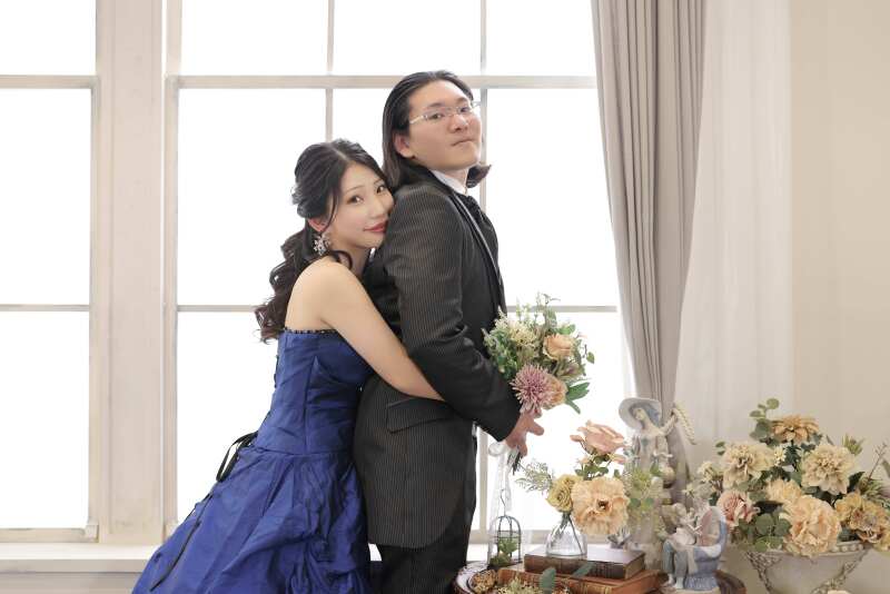 大好き伝わるバックハグショット♡